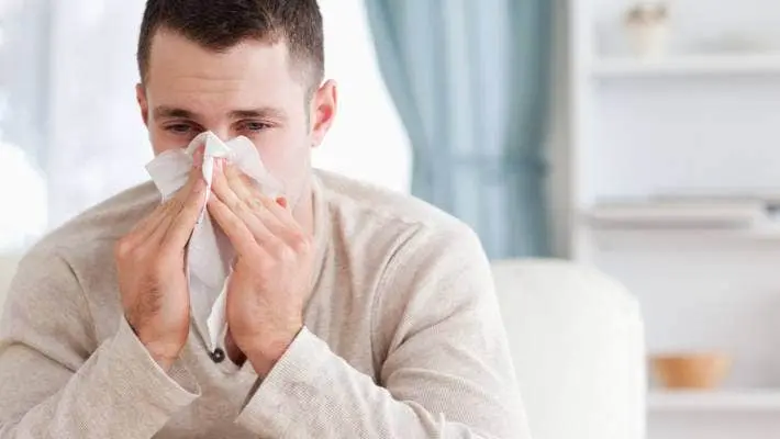 raffreddore: sintomi, cause e trattamenti