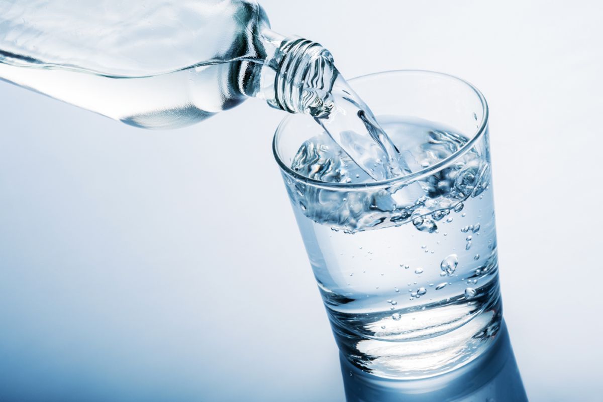 Di quanti bicchieri d'acqua al giorno abbiamo bisogno?