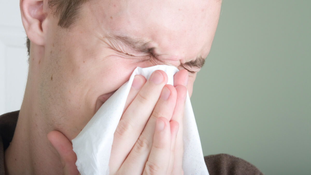 l'irrigazione nasale con acqua salata aiuta ad alleviare i sintomi della sinusite