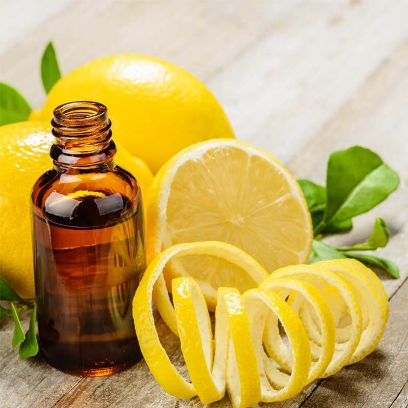 l'olio essenziale di limone può migliorare il flusso sanguigno e ridurre il gonfiore mentre stai combattendo le infezioni, come la scarlattina
