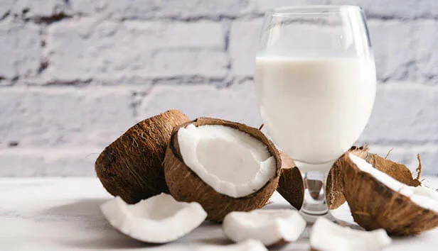 alternative ai latticini: latte di cocco