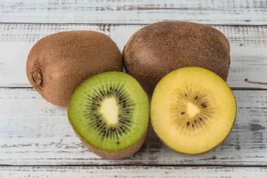 la frutta matura, in particolare i kiwi, è un aiuto per risolvere la stitichezza